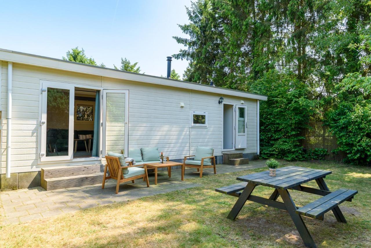 Chalet Met Eigen Tuin Aan De Veluwse Bosrand Putten Exterior photo